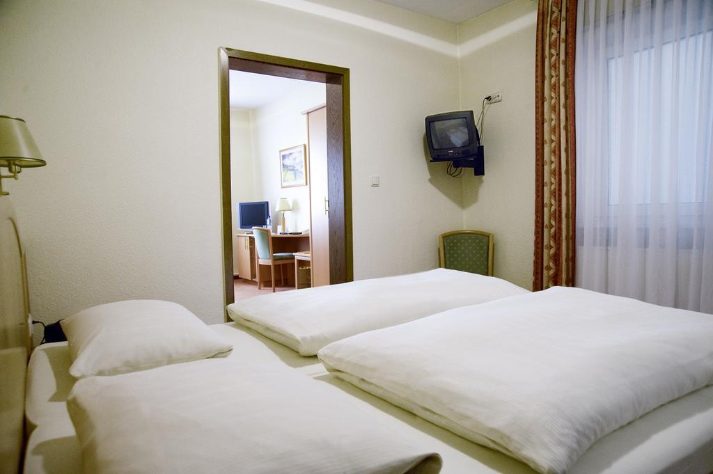 Hotel Am Schloss Darmstaedter Hof Bad Homburg vor der Höhe Rum bild